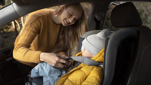 Todo lo que necesitas para viajar con tu bebé este verano